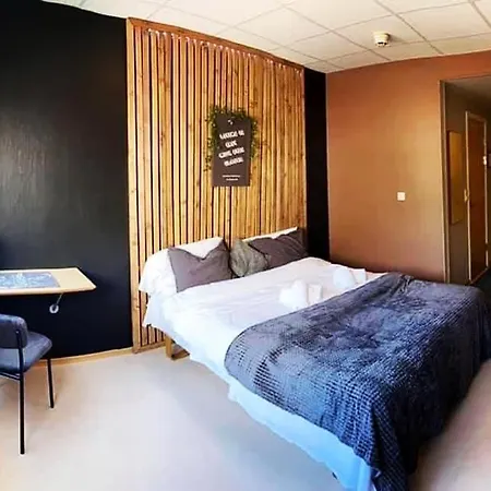 Gjovik Overnatting Hotel *